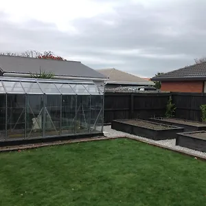 https://travellers-retreat-bb.top-hotels-christchurch.com